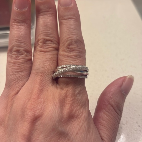 18k diamonds ring is beautiful no wearing yet Piero Milano - Picture 1 of 9